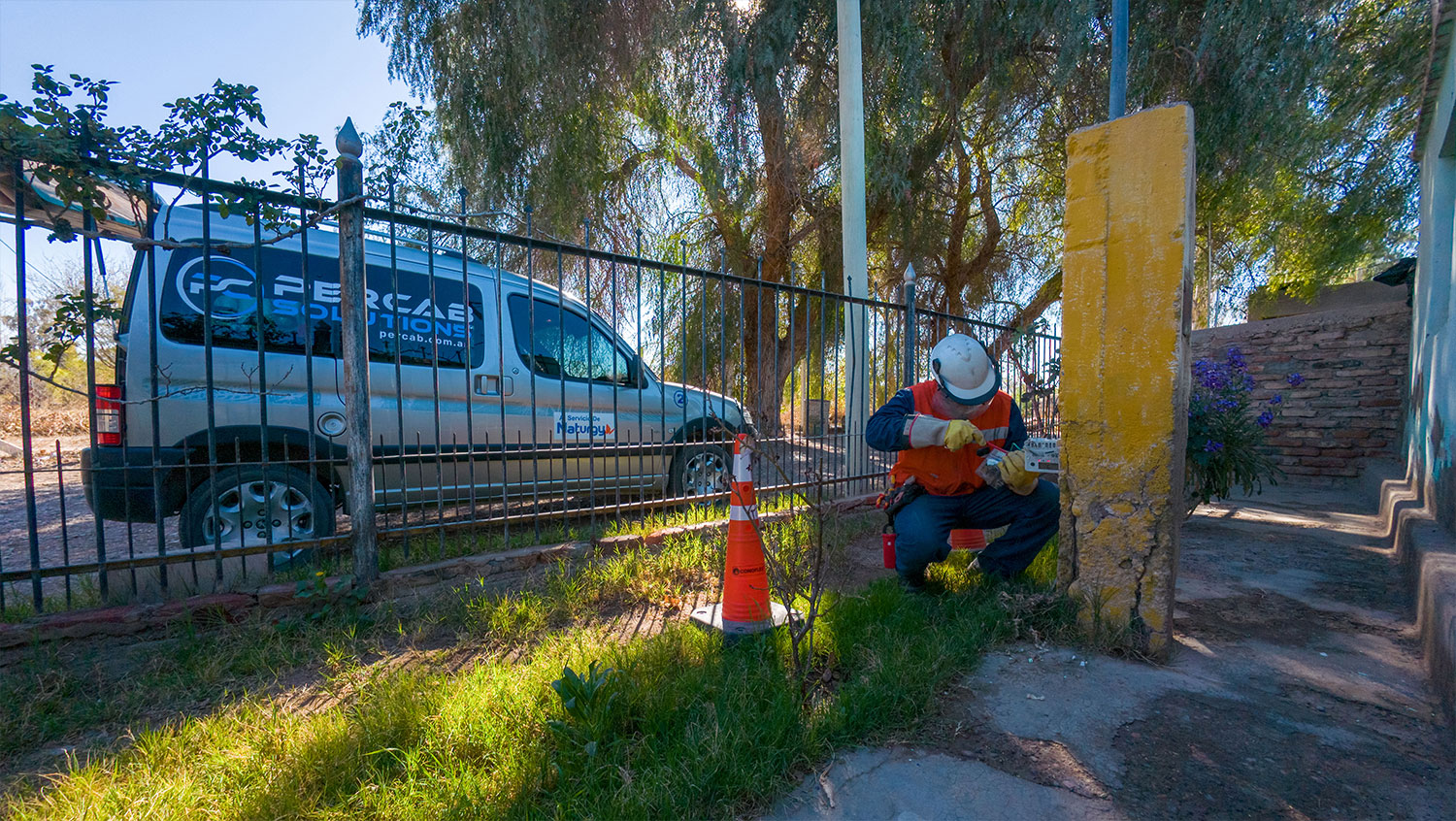Medición y mantenimiento eléctrico industrial por técnicos de PERCAB SOLUTIONS