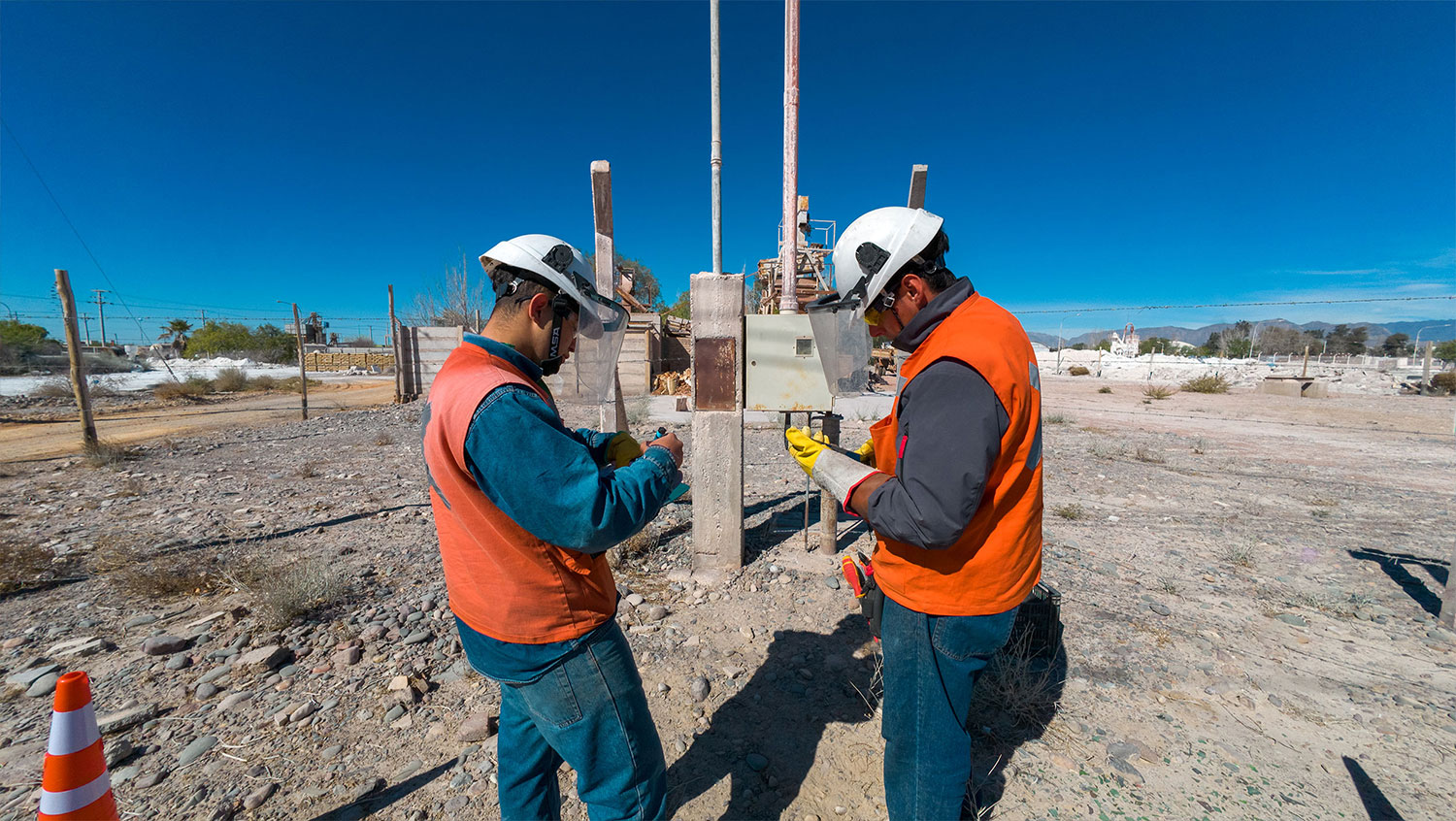 Construcción de Líneas Eléctricas AT/MT/BT - PERCAB SOLUTIONS